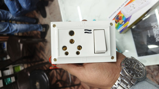 SPYHUB.1-Socket Spy Camera