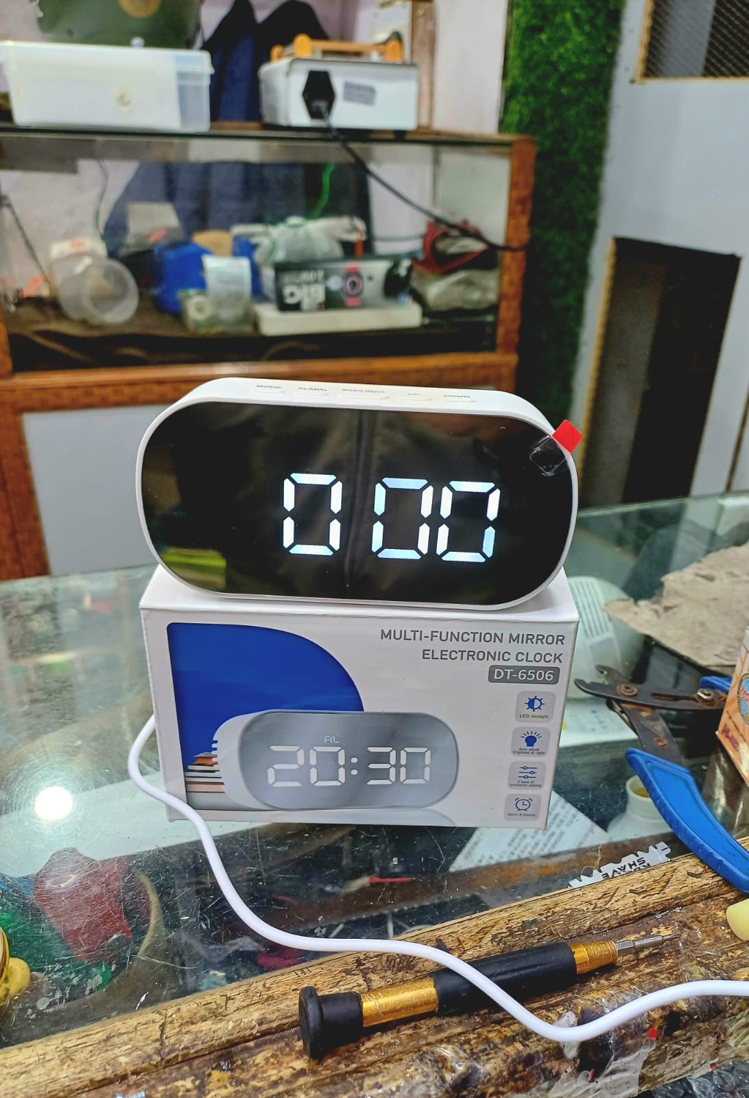 spyhub. White Table Clock